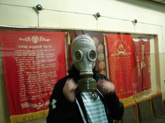 ligatne-trying-on-the-gas-mask.jpg