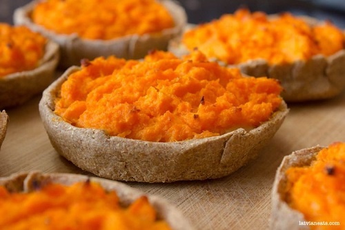 Sklandrausis Latvian Food Raami Travel.jpg
